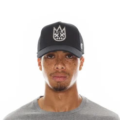 CLEAN LOGO MESH BACK TRUCKER CURVED VISOR IN BLACK